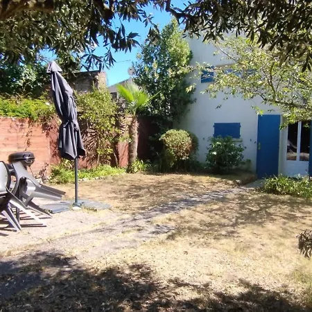Maison Familiale Pour 10 Personnes Au Centre A St Georges D'oleron * サン・ジョルジュ・ドレロン